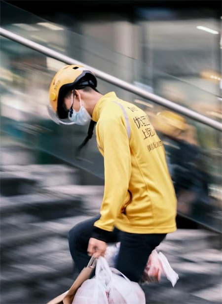 街头的搀扶(图4)