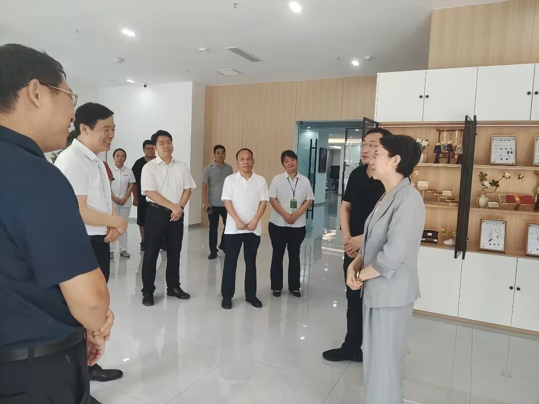 淄博市副市长边江风调研张店区中医院银发经济活力街区中医康复馆(图1)