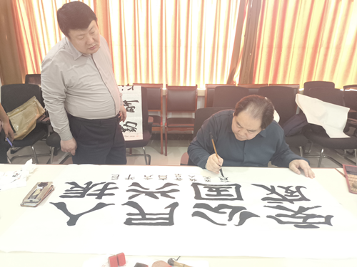 小雪迎墨香 文化润警营——书画名家走进警营共绘警民鱼水情侧记(图15) 小雪迎墨香 文化润警营——书画名家走进警营共绘警民鱼水情侧记(图15)