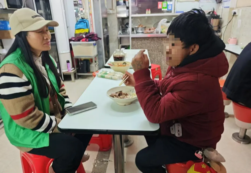 伸出援助之手.为流浪人员点燃希望之火(图2)