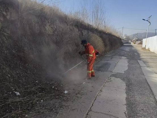 西宁市城北区晋家湾村：清理杂草除隐患  筑牢防火“安全网”