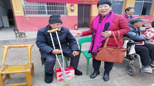 情暖孤寡 爱润心田丨湖南省就业创业研究会到安乡安丰镇敬老院开展慰问活动(图1)