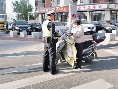 清明我在岗 平安伴归途|侯马交警全员在岗在位 守护节日路畅人安(图1) 清明我在岗 平安伴归途|侯马交警全员在岗在位 守护节日路畅人安(图1)