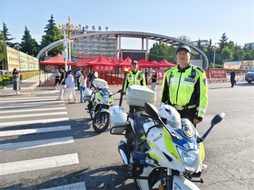 护航高考最后一天！侯马交警用坚守为青春“保驾护航”(图3)