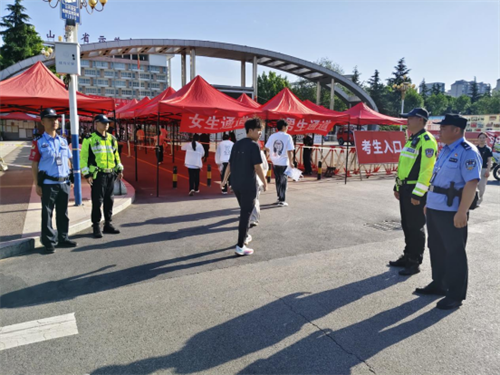 护航高考最后一天！侯马交警用坚守为青春“保驾护航”(图4)