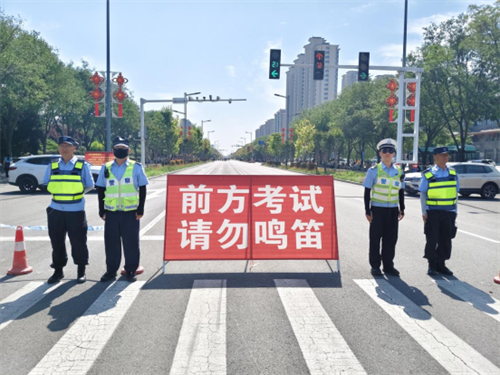 护航高考最后一天！侯马交警用坚守为青春“保驾护航”(图5)