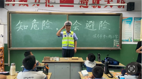 【六一儿童节】【进校园】侯马交警进校园 交通安全伴“童”行(图1) 【六一儿童节】【进校园】侯马交警进校园 交通安全伴“童”行(图1)