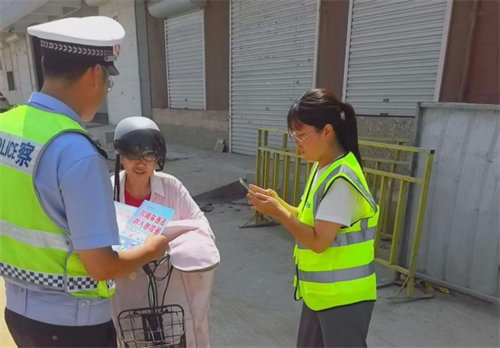 【美丽乡村行】【夏季交安宣传】侯马交警走进农村，把交通安全送到群众身边(图4)