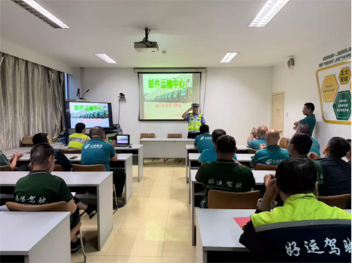 【企业安全警示教育】安全宣讲进邮政 警企携手筑防线——侯马交警深入邮政企业开展交通安全宣传活动(图4)