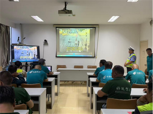 【企业安全警示教育】安全宣讲进邮政 警企携手筑防线——侯马交警深入邮政企业开展交通安全宣传活动(图5)